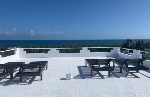 Colonia Salina Chica Apartment | 1600 Sq Ft Luxury Penthouse Oceanview Fast WIFI, Golf Cart Help & Breakfast