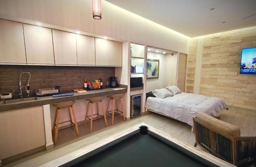 Alfredo V. Bonfil Apartment | 1st Luxury Warehouse