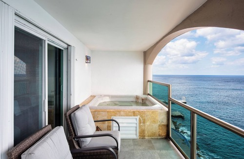 Colonia Centro Condo | 2-Bedroom Oceanfront Condo w/Breathtaking Views – Your Dream Getaway in Cozumel