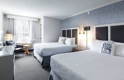 Steamboat Springs Hotel | 2 Comfortable Two Queen Rooms at Gravity Haus, Hot Tub & Parking
