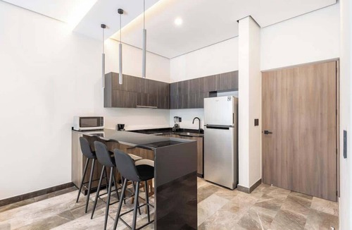 Zona Hotelera Apartment | 2 luxury apt with private pool, steps from sea.
