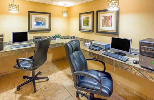 Roseburg Hotel | 2-Star Hotel ∙ Holiday Inn Express Roseburg, an IHG Hotel