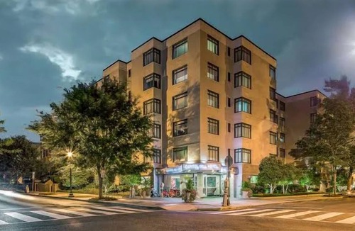 Capitol Hill Hotel | 3 Pet-Friendly Retreat w/Kitchen & Dining Near Top DC Landmarks & Museums