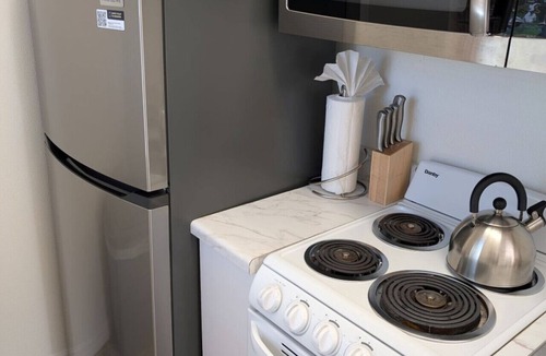 Siesta Key Hotel | #3-TwinPalms-King Studio Suite-3-min Walk to Siesta Key Beach, Heated Pool