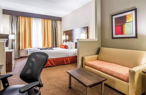 Orlando Hotel | 3-Unit Orlando Escapade, 10 Mins to Airport w/Pool Access & Free Breakfast