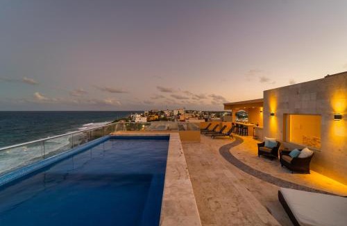 Isla Mujeres Apartment | 360 Views, Waterfront Penthouse, Rooftop Pool