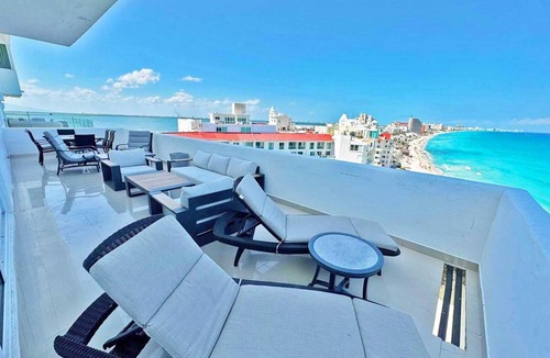 Zona Hotelera Condo | #3702-Tim’s Ocean Condos – Beachfront - Big Private Terrace & Incredible Views!