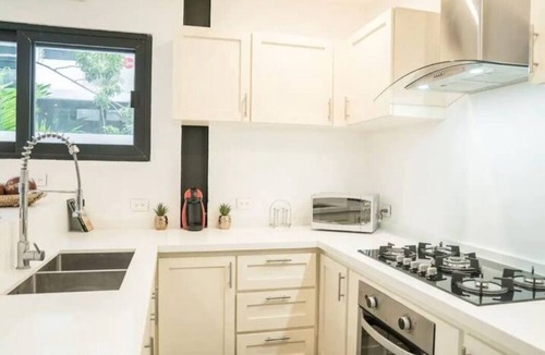 Ekbalan House | 3BR Townhouse/Main Avenue/Private Pool