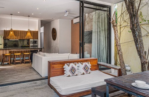 Zama Villa | 4BR Villa w Pool Hot Tub| Free Floating Breakfast