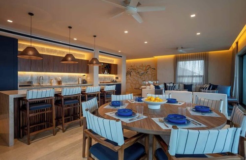 Isla Mujeres Apartment | 5BR Luxury Beachfront Penthouse with Private Pool