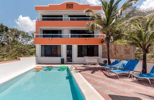Zona Hotelera Norte House | 7 Bedrooms, Oceanfront, Bike Path to Town