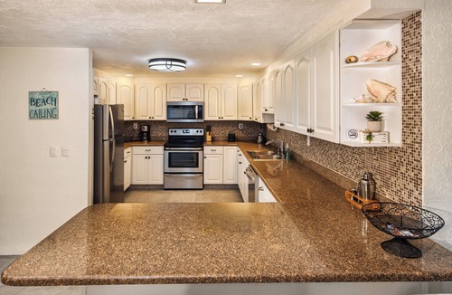 Colonia Centro Condo | 7th-Floor Oceanfront Gem: 3BR/3BA, Dive Pier & Walk to Town!