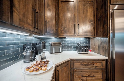 Pickens Cabin | 8 Bedroom, Sleeps 30, ATV access, Pool, Pickleball, Basketball, Creekside