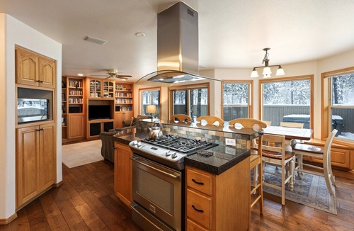 Sunriver House | 9 Hoodoo - Located on Ft Rock Park, SHARC Passes, Ping Pong, Hot Tub, Fireplace