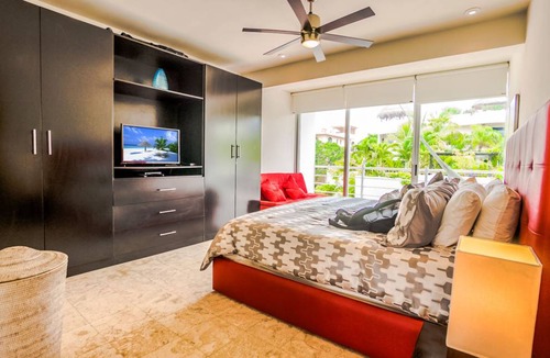 Downtown Condo | 93 m² Condo ∙ 2 bedrooms ∙ 5 guests