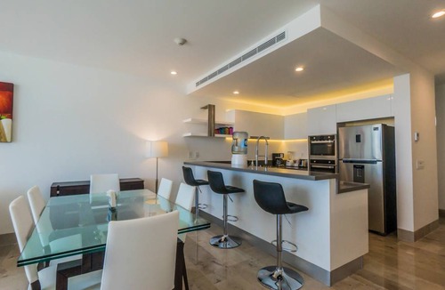 Downtown Condo | 93 m² Condo ∙ 3 bedrooms ∙ 5 guests