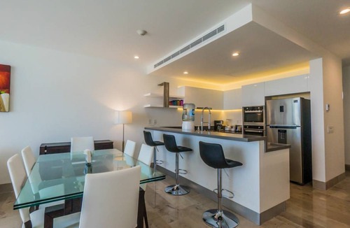 Downtown Condo | 93 m² Condo ∙ 3 bedrooms ∙ 5 guests