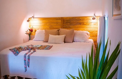 El Cuyo House | Adorable 6 bedroom beachfront home with amenities