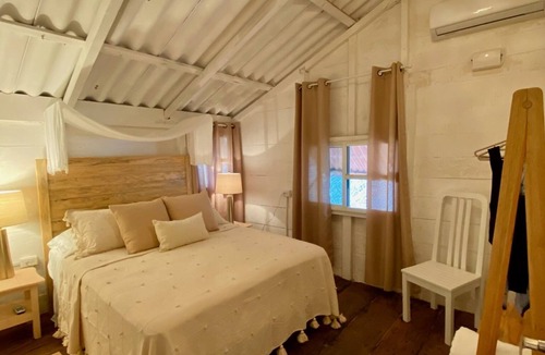 El Cuyo House | Adorable 6 bedroom beachfront home with amenities