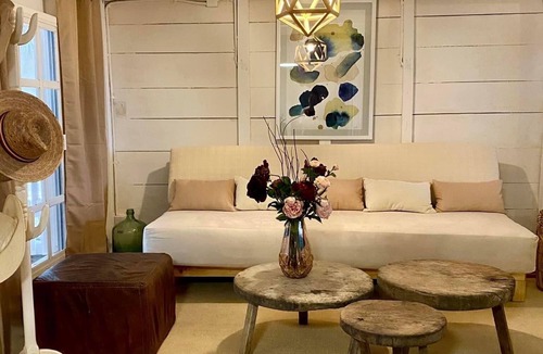 El Cuyo House | Adorable 6 bedroom beachfront home with amenities