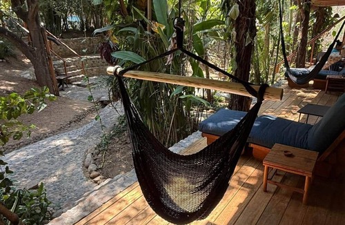 Mazunte House | Air-Conditioned Room in a Natural Setting