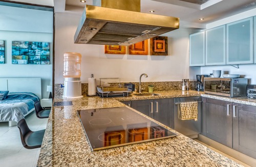 Cancun Apartment | Air-conditioned condo w/lovely ocean views, beach access, shared pools