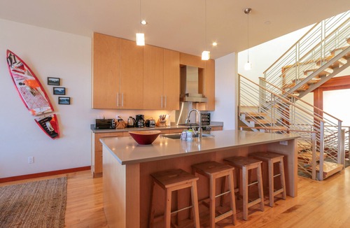 Hood River House | ALOFT - Amazing Views, Rooftop Deck, Steps to Downtown!