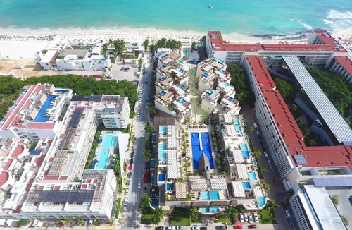 Downtown Apartment | Amazing 2 bedrooms with private pool- Bali Style!