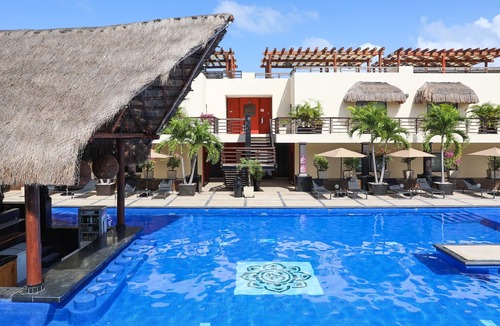Downtown Apartment | Amazing 2 bedrooms with private pool- Bali Style!
