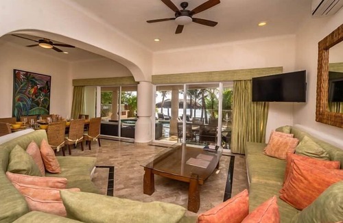 Chunhuhub Villa | Amazing Beachfront Villa