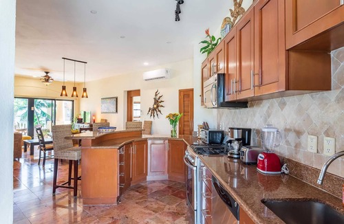 Centro Condo | Amazing Ocean Views! | Beach Service & Pool | Steps to 5th Ave! | Maid!