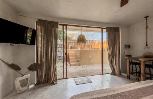 Tohoku Apartment | amazing suite looking at the pool with jacuzzi excellent location