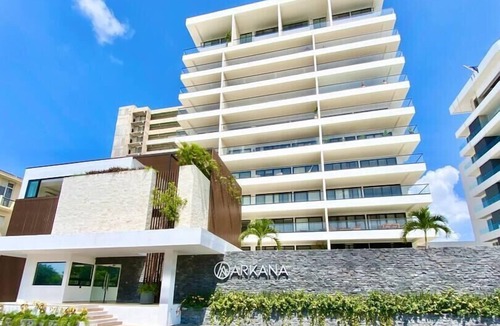 Downtown Cancun Apartment | Apartment 3 Bedroom with Terrace and Pool View