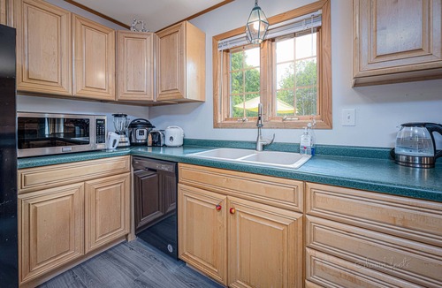 Apple River Cabin | Apple Cub Cabin: Hot Tub, Peaceful Escape, King Beds, Game Room & 3 Bathrooms!