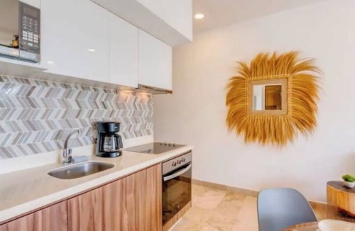 Zazil-ha Apartment | Bahay Condos 1-3 min walk to beach & 5th Av !Stylish 2-bdr apartment. fast WiFi!