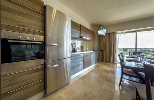Playa Mujeres Apartment | Beach Escape | 2BR | Pool & Premium Amenities