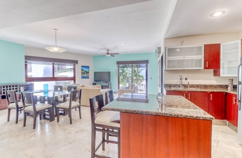 Downtown Apartment | Beachfront apartment with ocean views, pools, gym, partial AC & strong WiFi