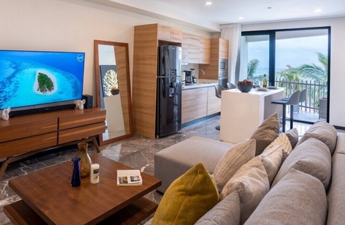 Zazil-ha Apartment | Beachfront Condo | Oceanview Roof Pool | Bar | Gym