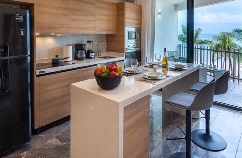 Zazil-ha Apartment | Beachfront Condo | Oceanview Roof Pool | Bar | Gym