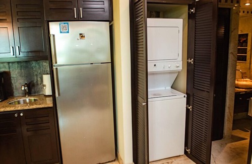 Downtown Condo | Beachfront Condo with Ocean Views, Washer/dryer, 2 pools