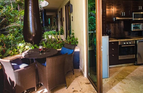 Downtown Condo | Beachfront Condo with Ocean Views, Washer/dryer, 2 pools