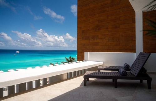 Punta Cancun House | Beachfront Residence with Stunning Views and pool