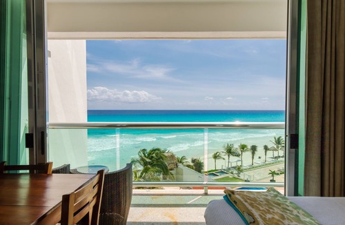 Punta Cancun Condo | Beachfront resort in best location, walk to best clubs and restaurants