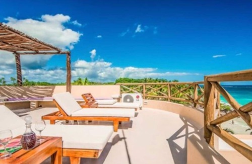 Zona Hotelera Villa | Beachfront villa in Tulum beach- Early booking deal at Tripintravel