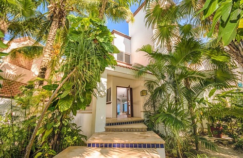 Akumal House | Beachfront Villa with Staff in Gated Community