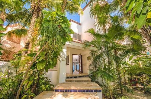 Akumal Villa | Beachfront with Private Staff in Gated Community