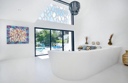 Soliman Bay Villa | Beachfront without seaweed, infinity pool, rooftop jacuzzi, Chef included.