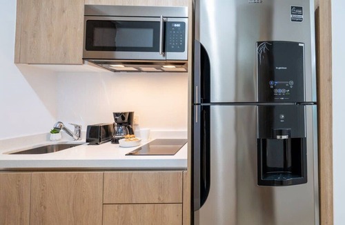 Downtown Apartment | Beachy Chic Stay, Rooftop Pool Onsite, Near 5th Av