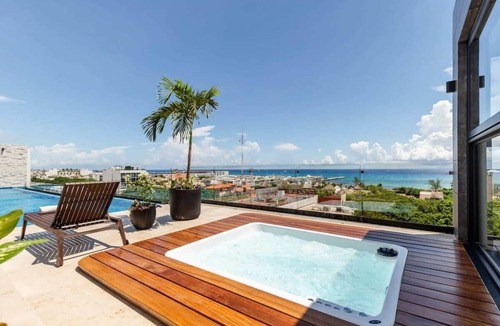 Downtown Apartment | Beachy Chic Stay, Rooftop Pool Onsite, Near 5th Av