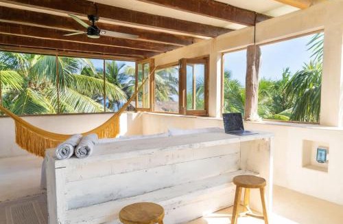 Zona Hotelera Villa | Beautiful 5 BR Beachfront Villa